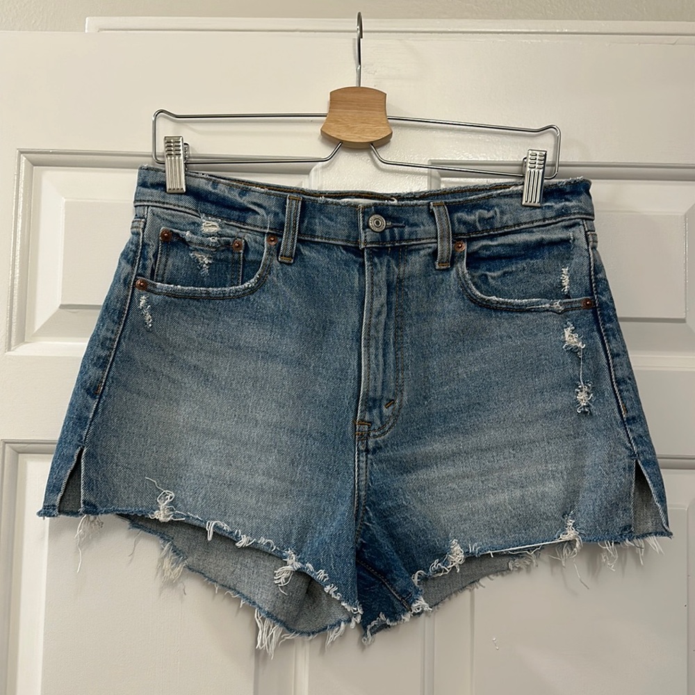 Abercrombie & Fitch The Mom Short High Rise